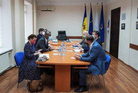 Ce au discutat membrii CEC cu ambasadorul SUA în țara noastră, E.S. Dereсk J. Hogan
